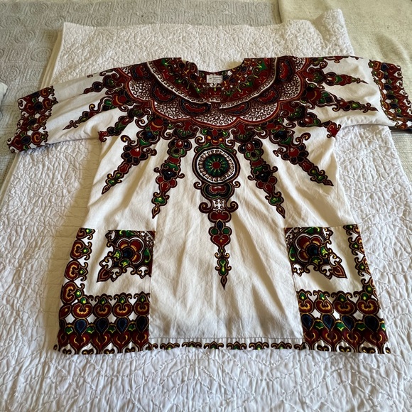 Cute vintage blouse/shirt - white and multi-color design made in Jamaica - Picture 2 of 3